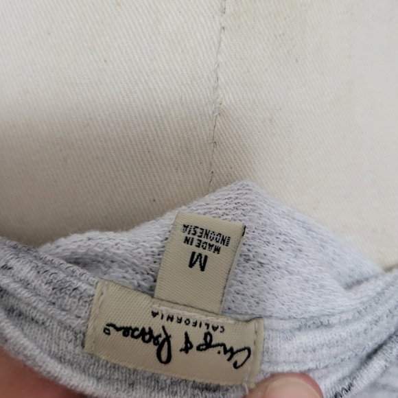 Chip & Pepper marled ruffle hem sweatshirt size medium - Picture 7 of 8
